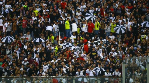 La gente de Colo Colo en el partido ante Palestino.