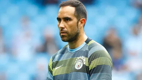 Claudio Bravo quedaría fuera de la Copa América y Brayan Cortés iría.
