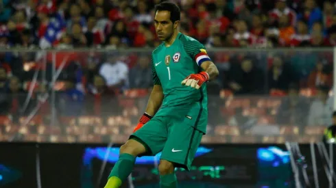 Claudio Bravo no juega por la selección desde octubre del 2017