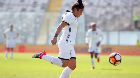 Con 18 años, Valentina Díaz jugará con la Roja el Mundial Femenino en Francia. Hoy, recibe el apoyo el Umbro en Chile.