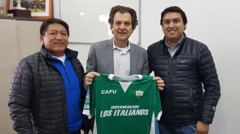 Dirigentes de Ovalle con Aníbal Mosa hoy en el Monumental.