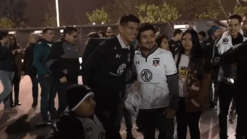 Esteban Pavez fue muy requerido por los hinchas en estacionamientos