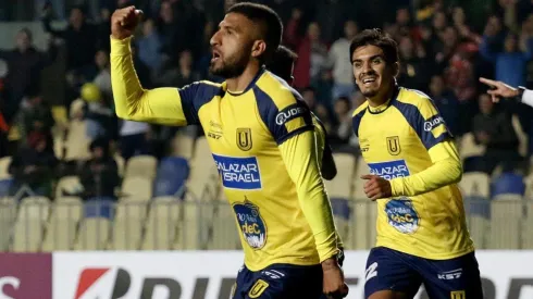 Josepmir Ballón celebra un tanto marcado con la U. de Conce