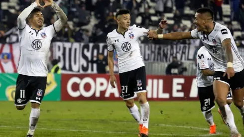 Colo Colo celebra su agónico paso ante Puerto Montt.