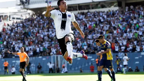 Esteban Paredes celebrando en el 4-1 de Colo Colo vs Barnechea el 2015