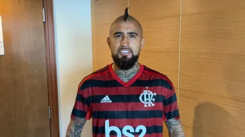 Arturo Vidal apareció con la camiseta del Flamengo y su amigo Rafinha despejó las dudas