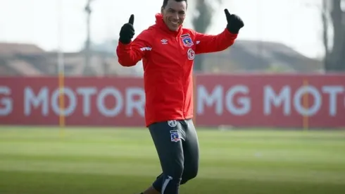 Esteban Paredes entrenando con ropa Umbro.