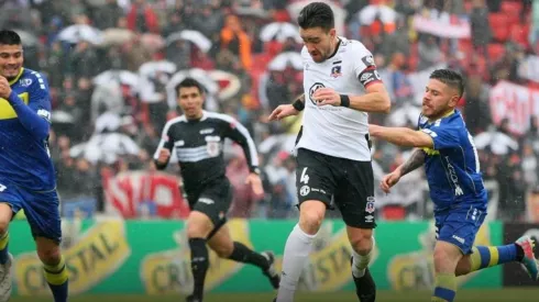Matías Zaldivia con la jineta de capitán ante Barnechea.