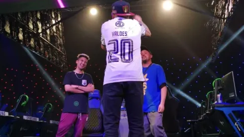 Racek con la camiseta de Jaime Valdes en Festigames