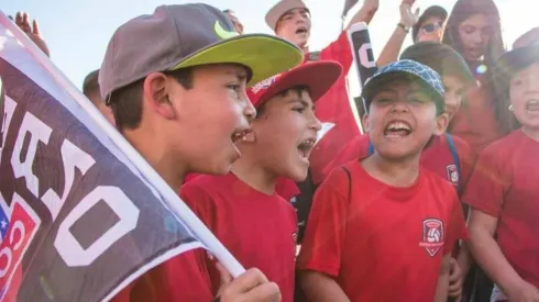 Los niños gozando su visita al Estadio Monumental