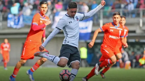 Juan Ibarra anotando en la final de la sub 19