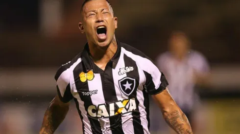Leonardo Valencia con la camiseta de Botafogo