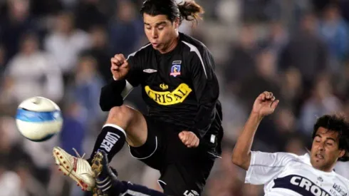 David Henríquez enfrentando a Gimnasia de La Plata