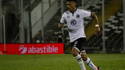 Felipe Campos con la camiseta de Colo Colo
