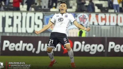 Branco Provoste con la camiseta de Colo Colo