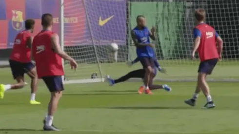 Arturo Vidal se luce en entrenamiento del Barcelona