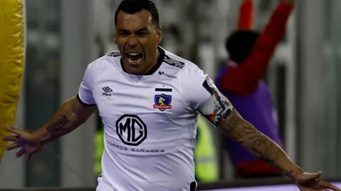 Locura por ver a Esteban Paredes superando el récord