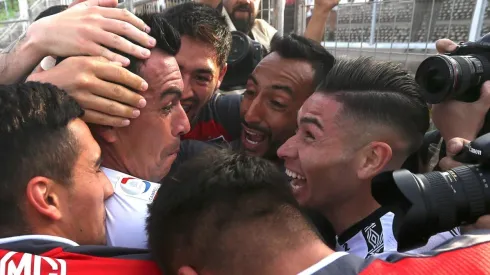 Ronald de la Fuente celebrando el 215 de Paredes