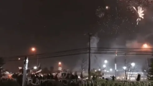 Hinchas afuera del hotel de concentración donde está Colo Colo