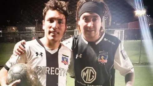 Racek y Cristofebril juegan una pichanga con la camiseta del Cacique