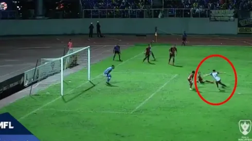 VIDEO | Yashir Islame la rompe en Malasia con un golazo de rabona
