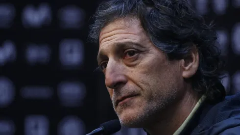 El Comandante frente a la prensa.