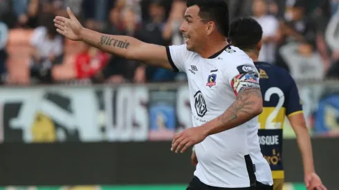 Esteban Paredes jugando en Colo Colo