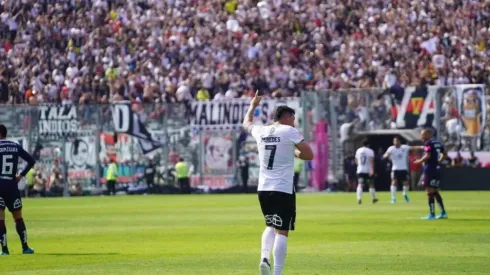Paredes celebrando su gol 216
