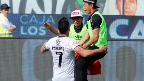 Esteban Paredes se abraza con sus hijos en su gol 216