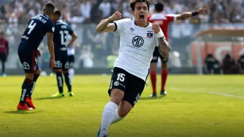 Mouche celebrando con todo un gol