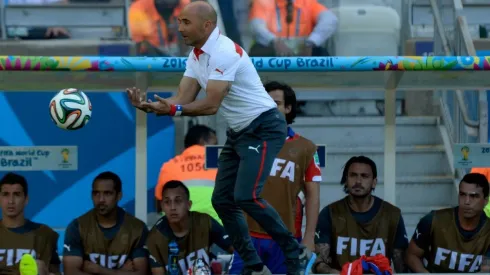 Paredes en la banca observa a Sampaoli en el Mundial de Brasil