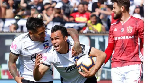 Suazo celebrando su gol a la U