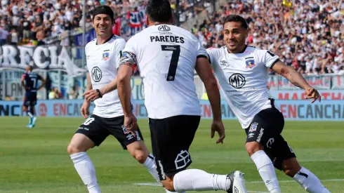 Esteban Paredes junto a sus compañeros