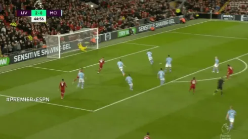 Claudio Bravo evita el 3-0 del Liverpool