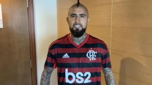 Arturo Vidal festeja la Copa Libertadores obtenida por Flamengo