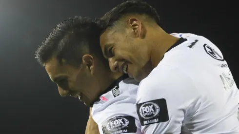 La cláusula de Villanueva es la misma que la de Morales: Cinco millones de dólares.