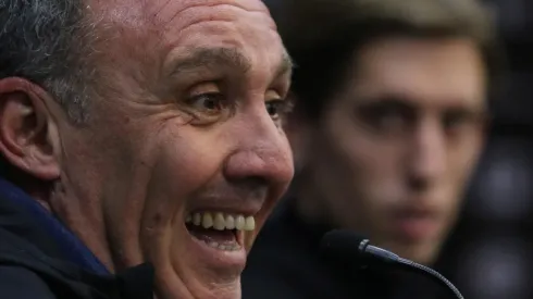 Espina sonríe con el plantel que se armó