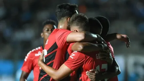 Rival de Colo Colo en Copa Libertadores se prepara en Argentina