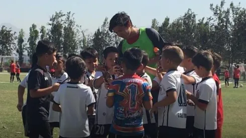 El volante cumplió el sueño de varios niños.