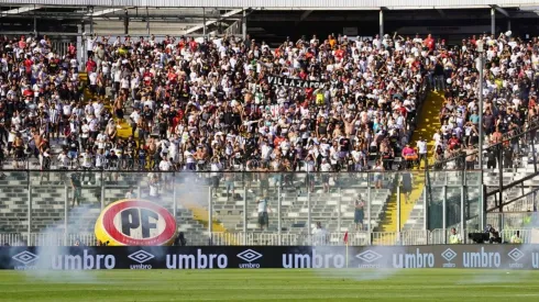 Las bombas de estruendo que cayeron en la cancha