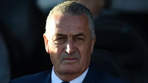 Gustavo Alfaro da el ok para dirigir a Colo Colo, pero se complica la situación