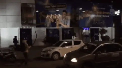 Una turba de hinchas bolivianos agredieron a los colocolinos presentes en el hotel