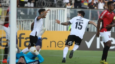 Colo Colo celebra el tanto de Pablo Mouche