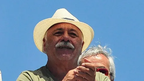 Carlos Caszely ve con gran optimismo las protestas en el país, previas al coronavirus