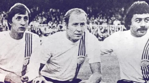 Caszely junto a Cruyff en una selección de estrellas
