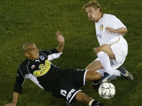 Ex jugador de Leeds muestra su colección y aparece una icónica camiseta de Colo Colo