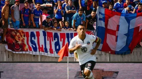 Paredes y los azules viendo el 7 en su espalda tras su golazo.