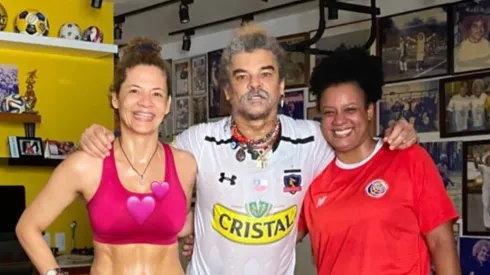 Valderrama posa con la camiseta del Cacique