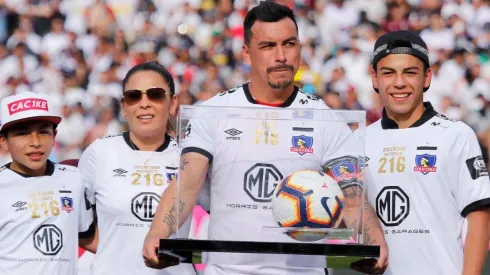 Esteban junto a Jenny Lasta y sus dos hijos.