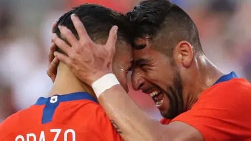 Mauricio Isla con Óscar Opazo, actual lateral derecho del Cacique.